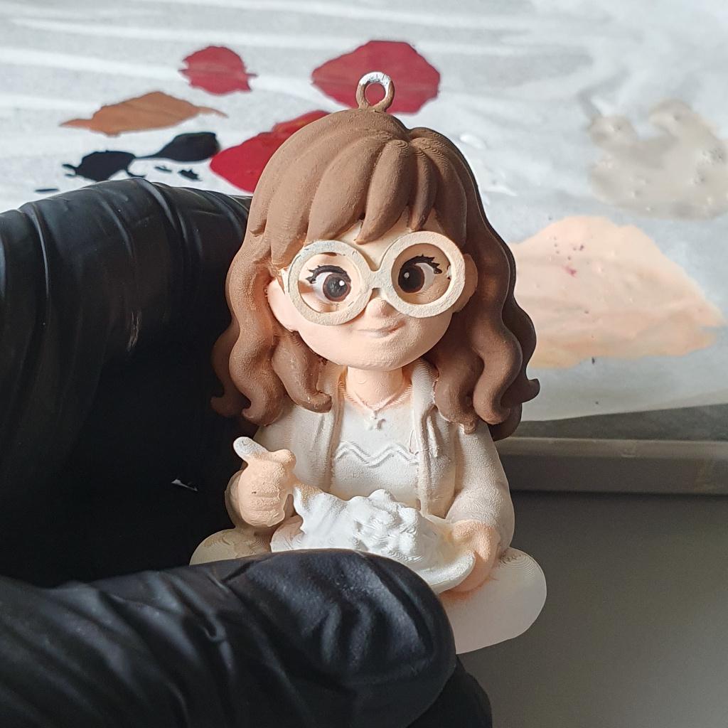 Handbemalte Figur mit individuell 3D-gedruckter Brille