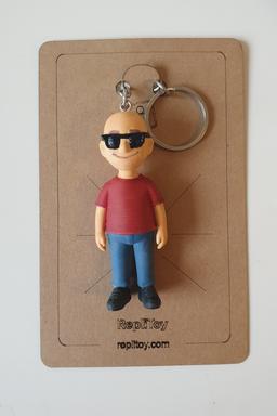 Personalized 3D figurine keychain from photo, with stainless steel ring, 7cm tall, packaged