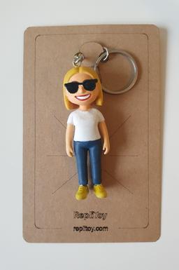 Personalized 3D figurine keychain from photo, 7cm tall, perfect gift